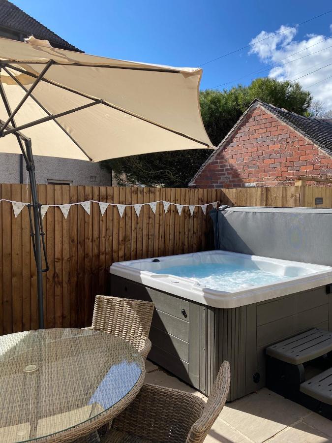 Rustic Retreats Jacks Cottage With Hot Tub & Alpaca Walking Experiences 马特洛克 外观 照片